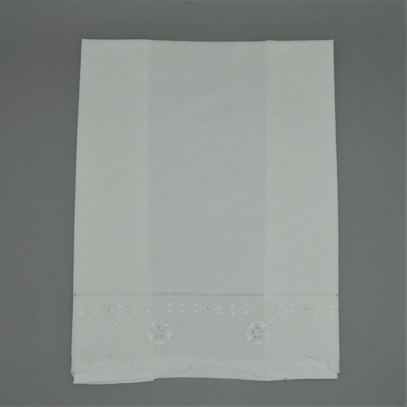 Code 050801-BR3 - White guest towel 40x60 - embroidery 3