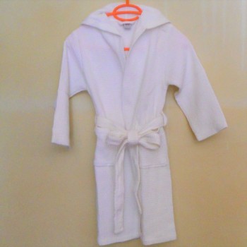 code 050827-BR-8-10A - Waffle white hooded robe - 8-10 years (2)
