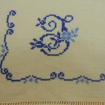 code 050487 - Tray cloth - Blue J Initial Cross Stitch - detail