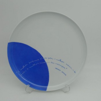 code 800350-AZ-F4 - Dinner plate 30 cm with text from Graham Greene - blue