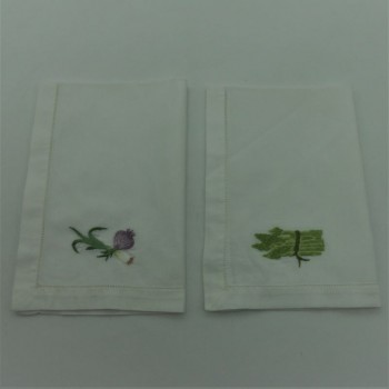 code 050436-33x48-L1/L2 - Tablemat with embroidery - onion with leek and asparagus - set of 2 (assorted)
