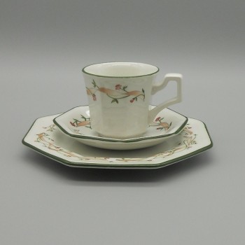 code 800204/800208 - Coffeecup set with a matching bread and butter plate - Eternal Beau